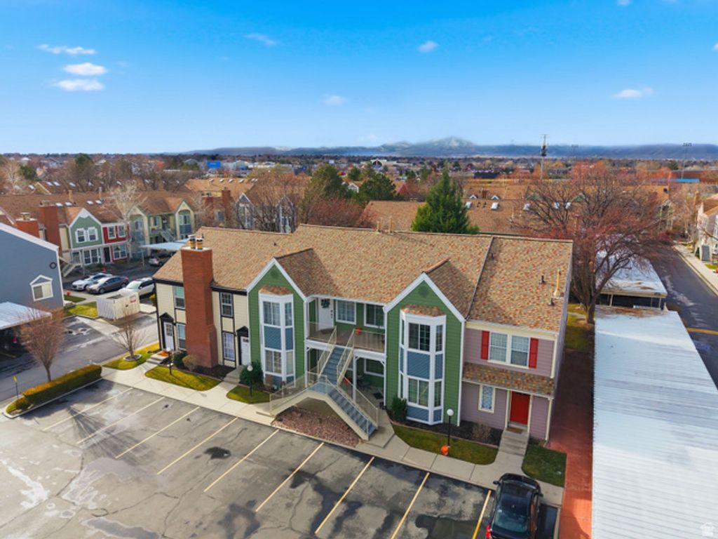 Image 25 of property listing at 1406 W BEACON HILL DR, Taylorsville, UT 84123