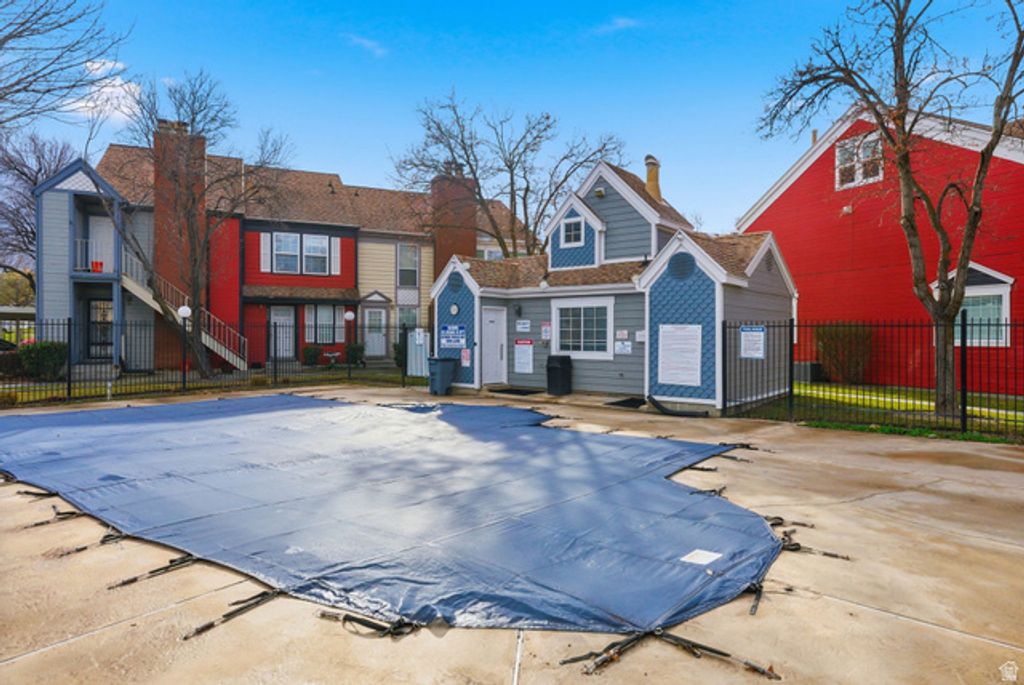 Image 30 of property listing at 1406 W BEACON HILL DR, Taylorsville, UT 84123