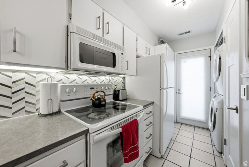 Image 6 of property listing at 1406 W BEACON HILL DR, Taylorsville, UT 84123