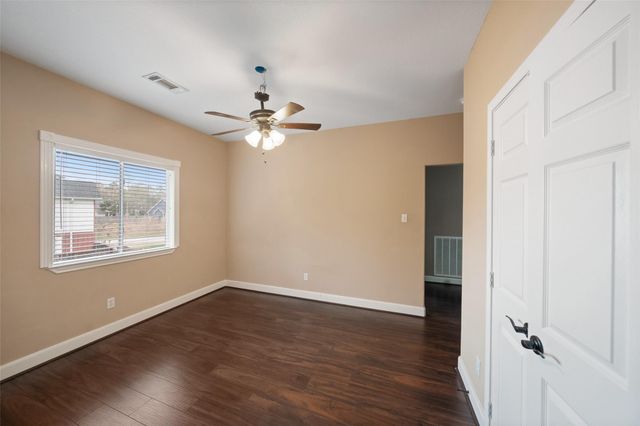 2438 Ripplewood Drive, Conroe, TX 77384