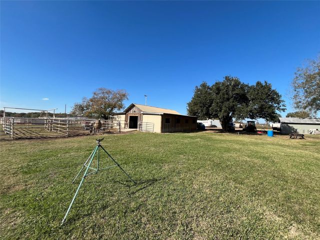 6817 Fm 1952 Road, Wallis, TX 77485