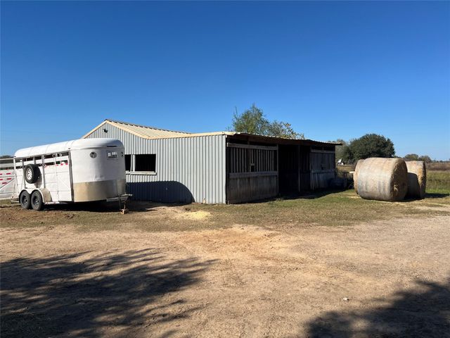 6817 Fm 1952 Road, Wallis, TX 77485