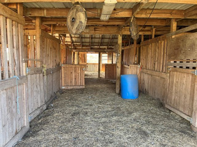 6817 Fm 1952 Road, Wallis, TX 77485