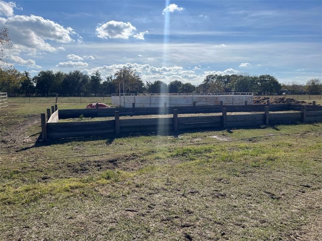 6817 Fm 1952 Road, Wallis, TX 77485