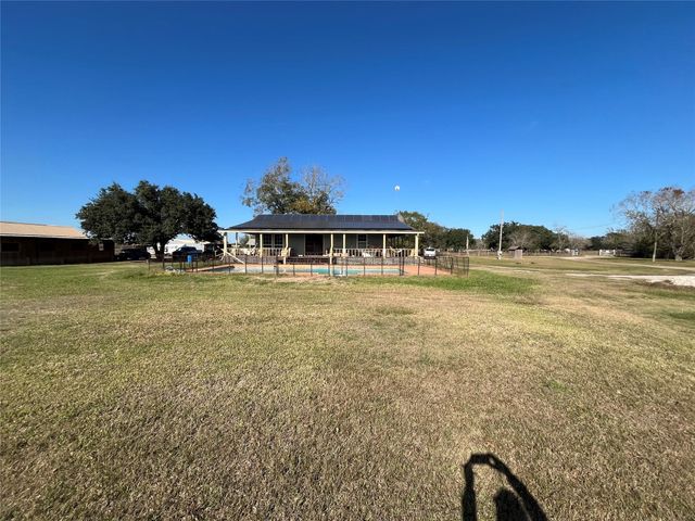 6817 Fm 1952 Road, Wallis, TX 77485