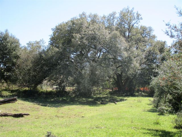 6817 Fm 1952 Road, Wallis, TX 77485