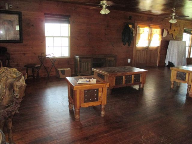 6817 Fm 1952 Road, Wallis, TX 77485