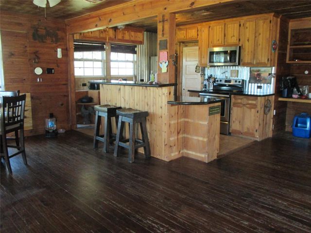 6817 Fm 1952 Road, Wallis, TX 77485