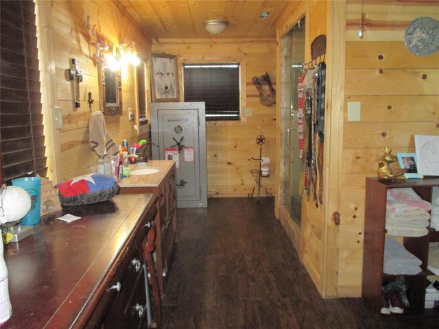 6817 Fm 1952 Road, Wallis, TX 77485