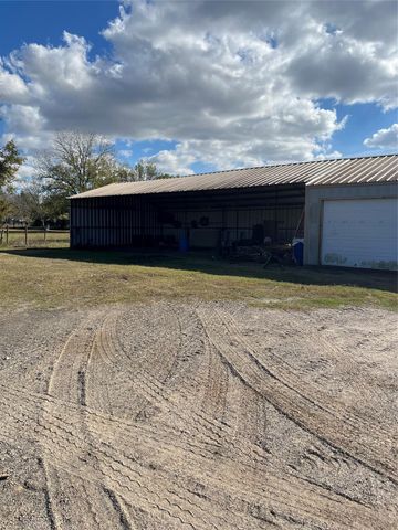 6817 Fm 1952 Road, Wallis, TX 77485