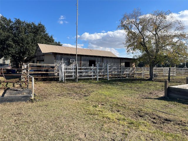 6817 Fm 1952 Road, Wallis, TX 77485