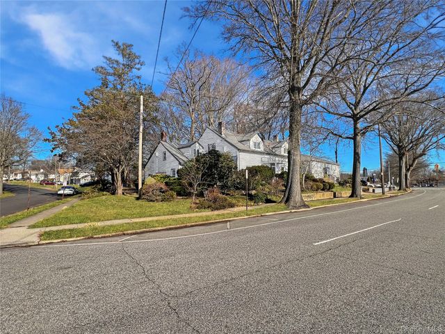 118 Shelter Rock Road, Roslyn, NY 11576