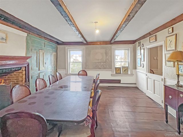 118 Shelter Rock Road, Roslyn, NY 11576