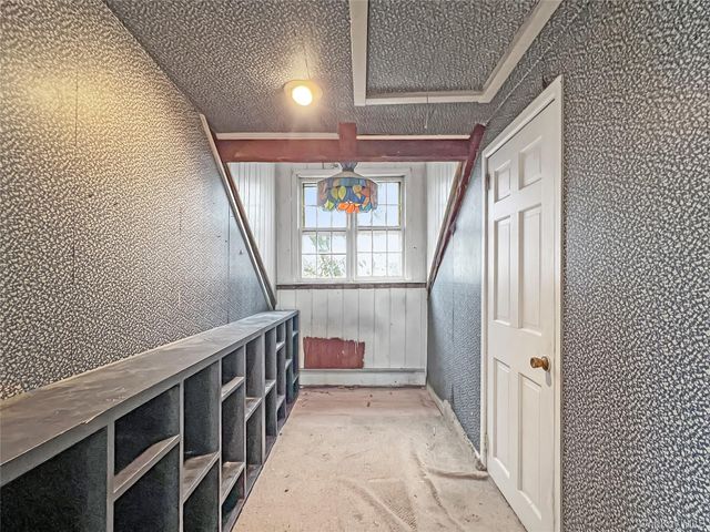 118 Shelter Rock Road, Roslyn, NY 11576