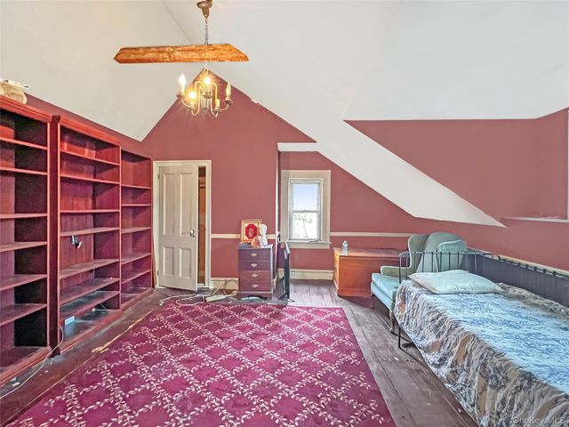 118 Shelter Rock Road, Roslyn, NY 11576