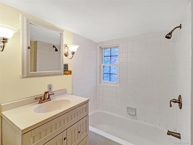 118 Shelter Rock Road, Roslyn, NY 11576