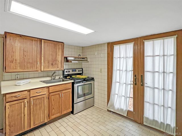 118 Shelter Rock Road, Roslyn, NY 11576