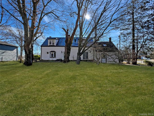 118 Shelter Rock Road, Roslyn, NY 11576