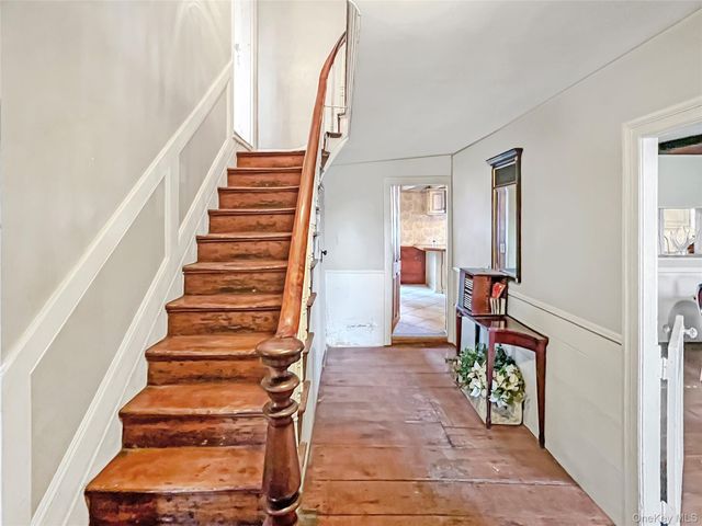 118 Shelter Rock Road, Roslyn, NY 11576