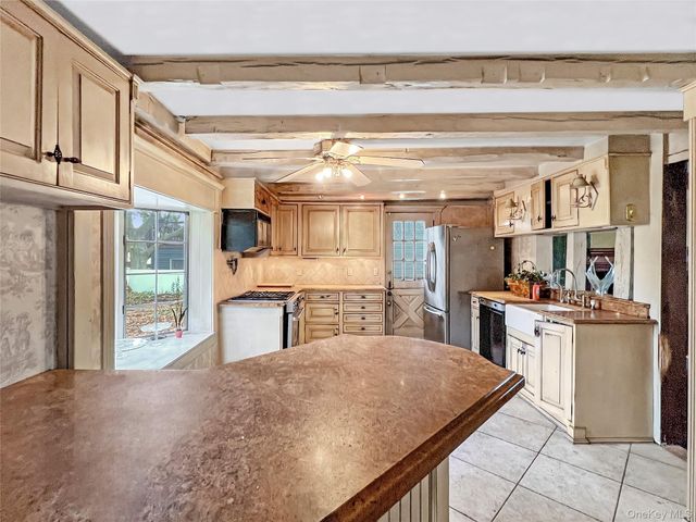 118 Shelter Rock Road, Roslyn, NY 11576