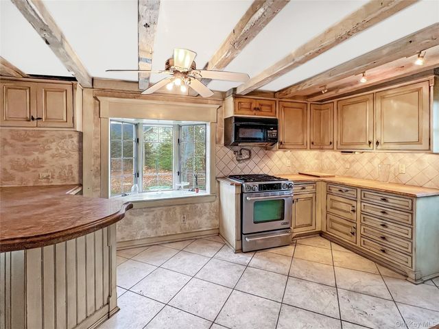 118 Shelter Rock Road, Roslyn, NY 11576