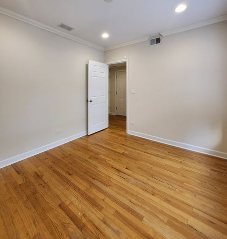 2856 W ROSEMONT Avenue 2, Chicago, IL 60659