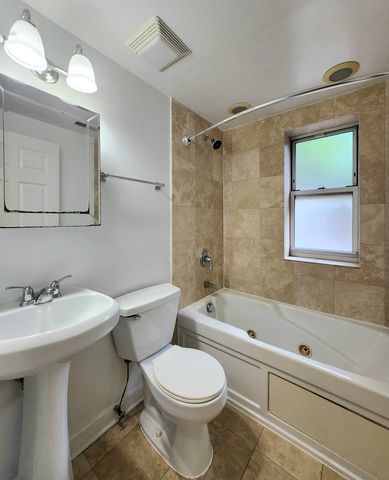 2856 W ROSEMONT Avenue 2, Chicago, IL 60659