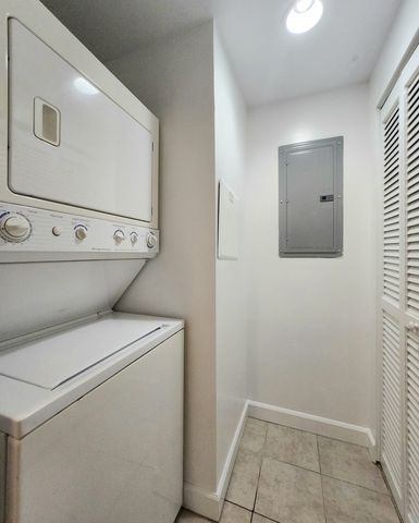 2856 W ROSEMONT Avenue 2, Chicago, IL 60659