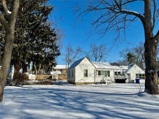 6376 Lanman Drive, Waterford, MI 48329