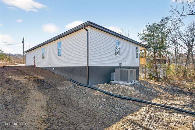 1139 Cook Rd, Crossville, TN 38555