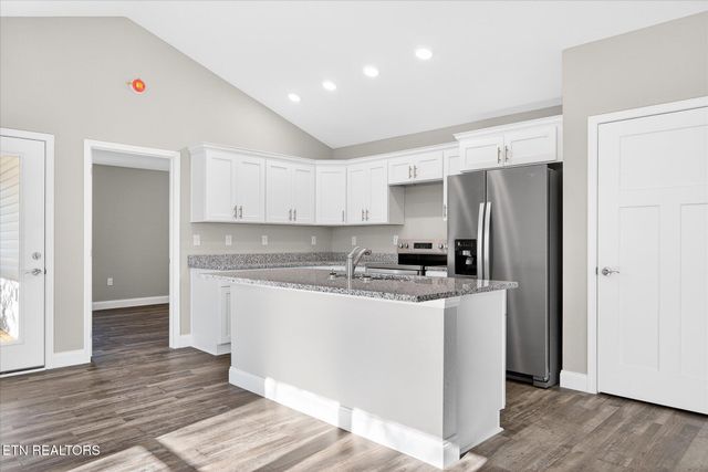 1139 Cook Rd, Crossville, TN 38555