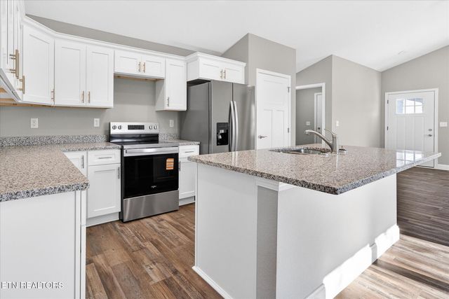 1139 Cook Rd, Crossville, TN 38555