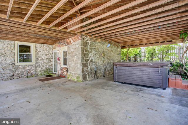 55 E MAIN ST, Newville, PA 17241