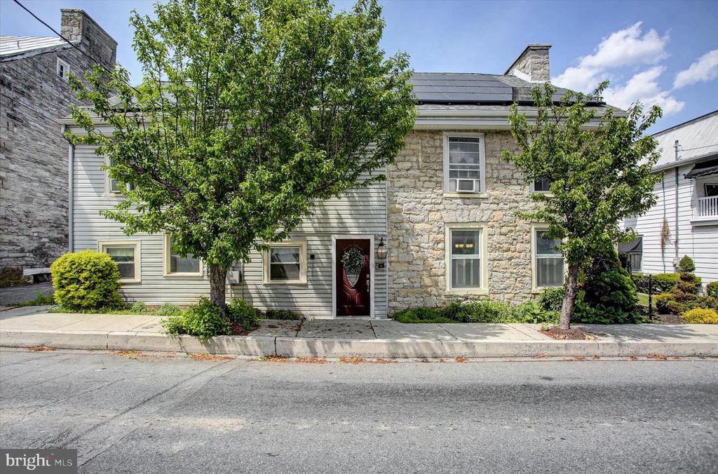55 E MAIN ST, Newville, PA 17241