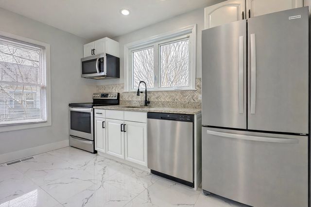 9820 S California Avenue, Evergreen Park, IL 60805