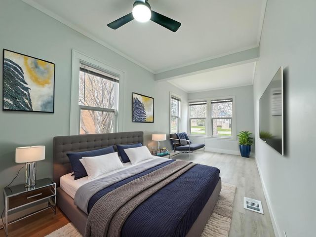 9820 S California Avenue, Evergreen Park, IL 60805