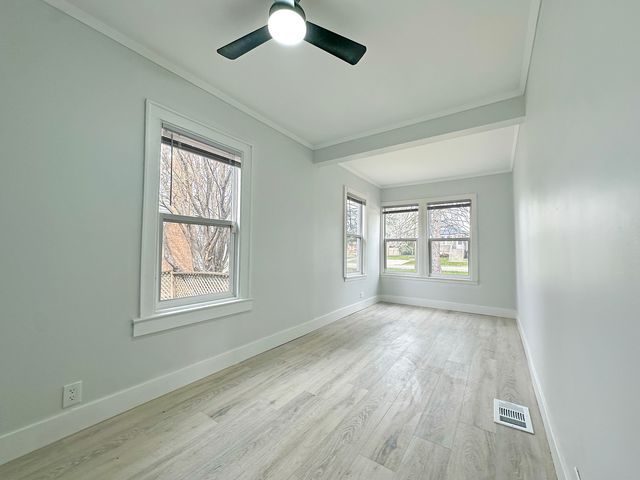 9820 S California Avenue, Evergreen Park, IL 60805