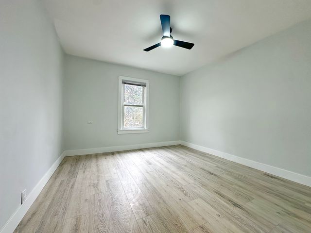 9820 S California Avenue, Evergreen Park, IL 60805