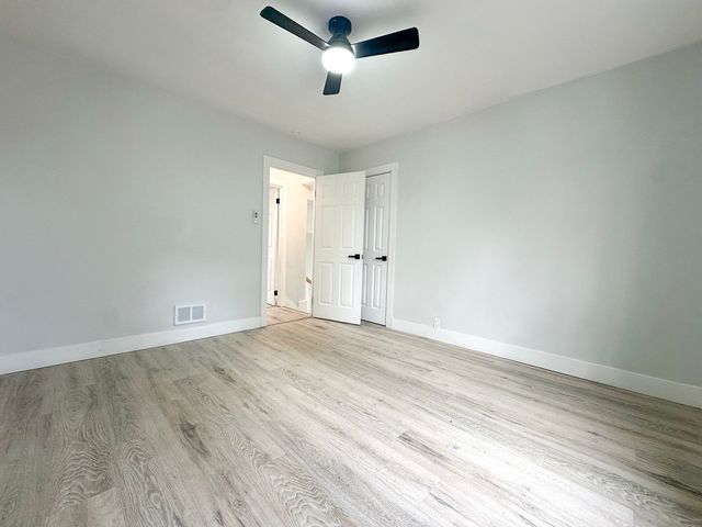 9820 S California Avenue, Evergreen Park, IL 60805