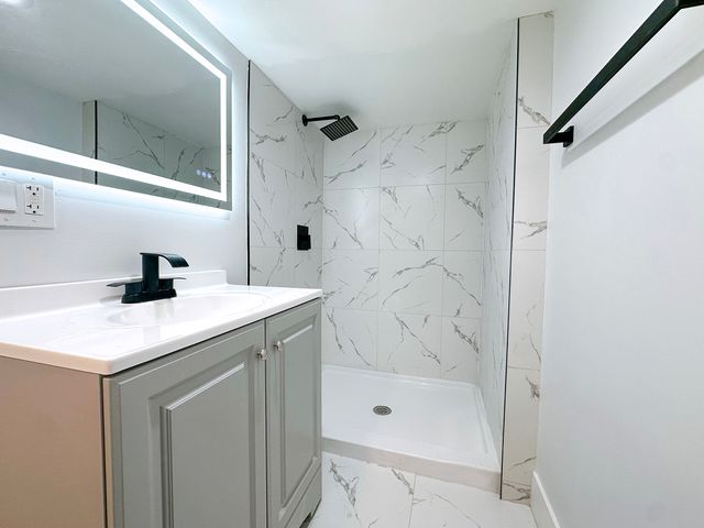 9820 S California Avenue, Evergreen Park, IL 60805