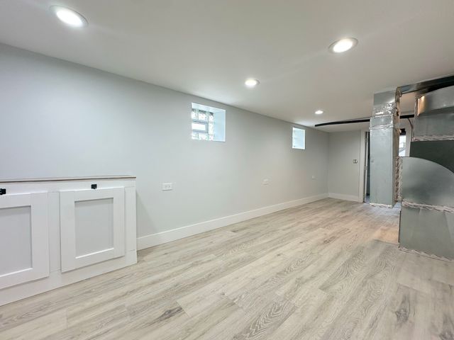 9820 S California Avenue, Evergreen Park, IL 60805