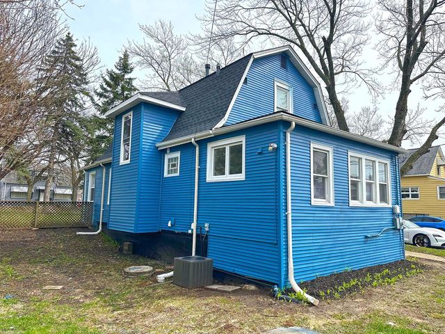 9820 S California Avenue, Evergreen Park, IL 60805