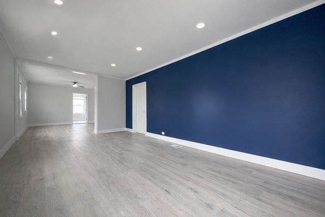 9820 S California Avenue, Evergreen Park, IL 60805