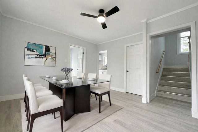 9820 S California Avenue, Evergreen Park, IL 60805