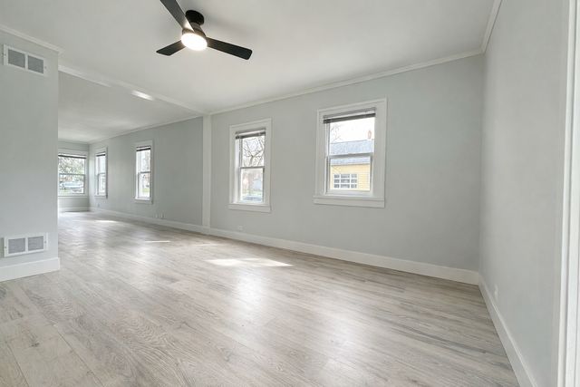 9820 S California Avenue, Evergreen Park, IL 60805