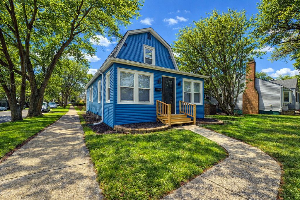 9820 S California Avenue, Evergreen Park, IL 60805