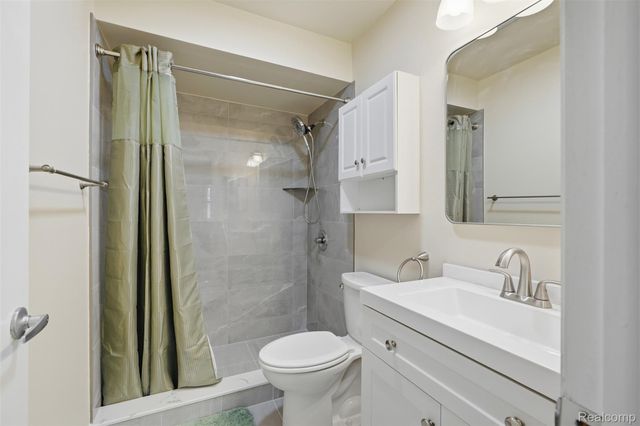 1806 N Torquay Avenue N, Royal Oak, MI 48073