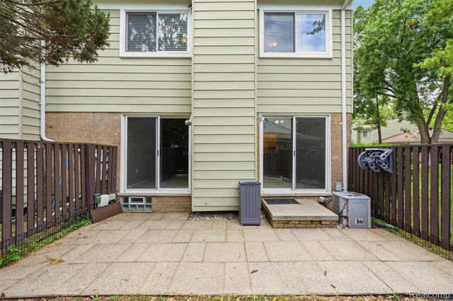1806 N Torquay Avenue N, Royal Oak, MI 48073