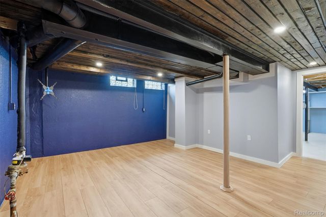 1806 N Torquay Avenue N, Royal Oak, MI 48073