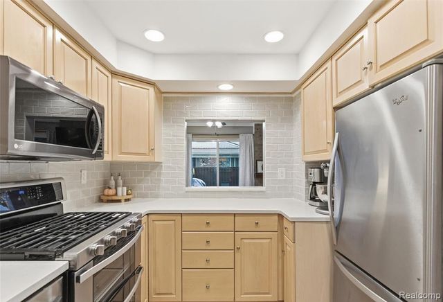 1806 N Torquay Avenue N, Royal Oak, MI 48073